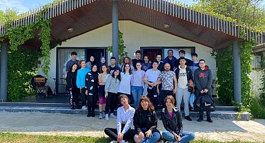 Gençler sınav öncesi hem stres attı, hem de eksik konuları gözden geçirdi