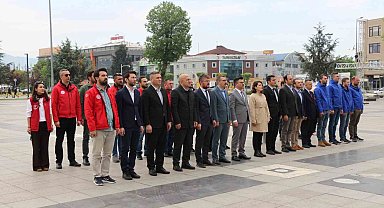 Gençlik Haftası çelenk sunumu ile başladı