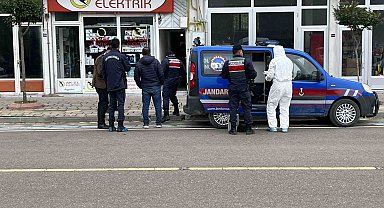 Görüştüğü evli kadının evinde bıçaklanarak öldürüldü