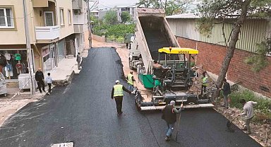 Gürsu'da 36 saatte sokağın asfaltı yenilendi