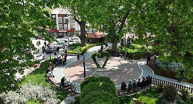 Gürsu'da parklar havaların ısınmasıyla doldu taştı
