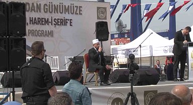 Hacı adayları Üsküdar'da düzenlenen programla uğurlandı