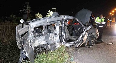 Hafif ticari araçla minibüs çarpıştı: 5 yaralı