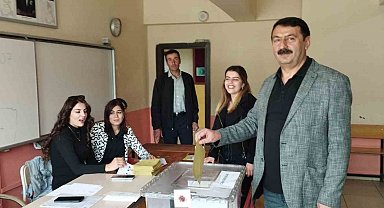 Hakkari'de oy verme işlemi başladı