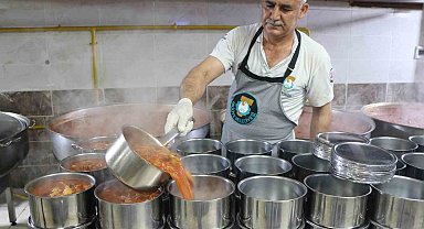 Haliliye'de sıcak yemekler hanelere ulaştırılıyor