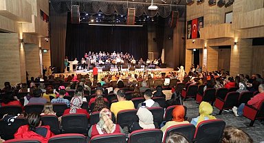 Halk Korosu ilk konserini verdi