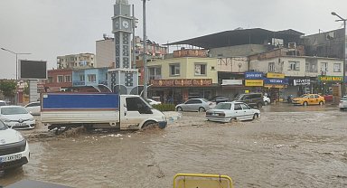 Hatay Kırıkhan'da fırtına ve şiddetli yağış