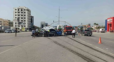 Hatay'da freni patlayan kamyon zincirleme kazaya neden oldu: 13 yaralı