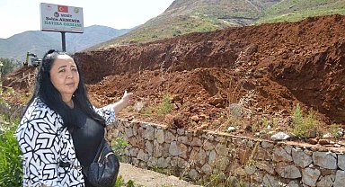 Hatıra Ormanı'nda dikilen fidanlar, toprağın altında kaldı