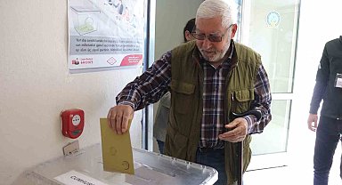 Havaalanında 2. tur için oylar atılıyor