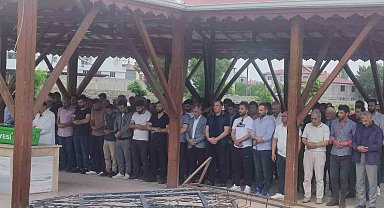 Iğdır'daki kazada ölen nine ve torun yan yana toprağa verildi