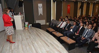 İklim krizinin yıkıcı etkileriyle mücadele yöntemleri gençlere anlatıldı