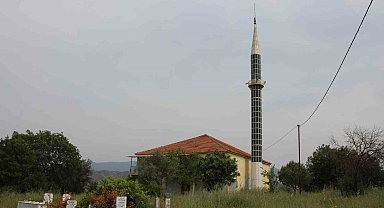 İlginç ama gerçek, köyün bayramlık elbise gibi bayramlık camisi var
