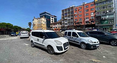 İş hanının yıkılmasını fırsat bildiler