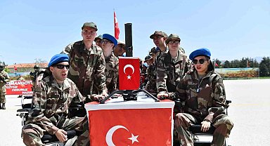 Isparta'da askerlik heyecanı yaşayan özel gençler törenle yemin etti