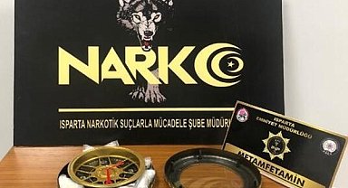 Isparta'da duvar saati içerisine gizlenmiş uyarıcı madde ele geçirildi
