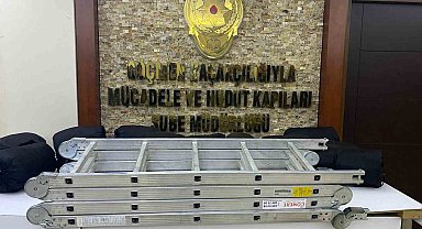 İstanbul'da minibüste 15 kaçak göçmen yakalandı