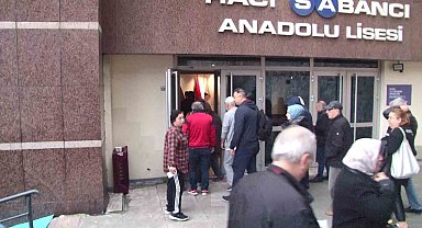 İstanbul'da vatandaşlar oy kullanmaya başladı