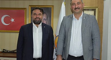 İstifa eden Gelecek Partisi Balıkesir İl Başkanı AK Parti rozeti taktı