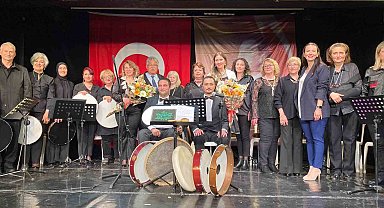 İZMEK kursiyerlerinden yıl sonu gösterisi