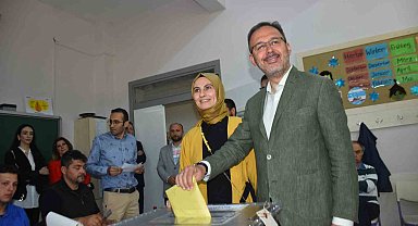 İzmir, vekillerini seçti