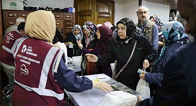 İzmit Belediyesi hacı adaylarını hediyelerle uğurladı