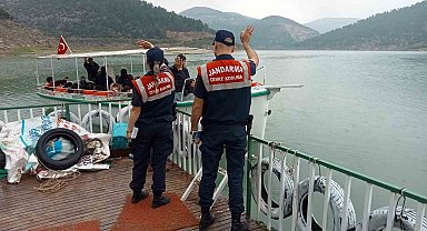 Jandarma çocuklara çevre ve sokak hayvanlarının nasıl korunacağını anlattı