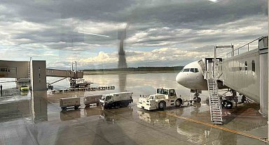 Japonya'yı hortum vurdu