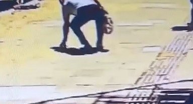 Kadının düşürdüğü cüzdanı başka biri aldı, o anlar kameraya yansıdı