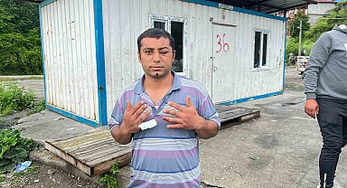 Kalabalık grup sokak ortasında bir kişiye saldırdı, o anlar amatör kamerada