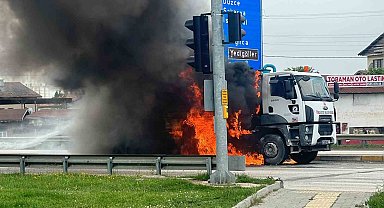 Kamyon alev alev yandı