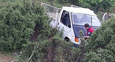 Kamyonet şarampole yuvarlandı