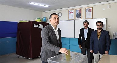 Kars Valisi Türker Öksüz oyunu kullandı