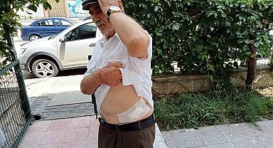 Kartını vermeye gelen komşusunu bıçakla yaraladı