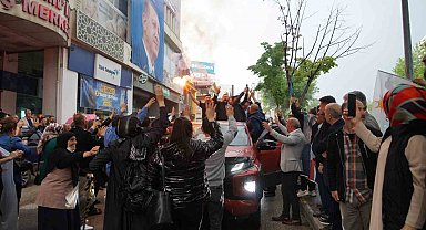 Kastamonulular Cumhurbaşkanı Erdoğan'ın zaferi için sokaklara akın etti