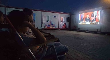 Kayapınar Belediyesi'nden depremzede çocuklara sinema keyfi