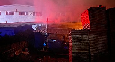 Kayseri'de mobilya fabrikasının deposu yandı