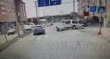 Kdz. Ereğli'de hatalı dönüş kaza getirdi, o anlar kameraya yansıdı