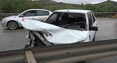 Kırıkkale'de otomobil bariyerlere çarptı: 4 yaralı