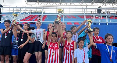 Kırmızı beyazlı atletlerden büyük başarı