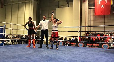 Kız çocuğu kick boks yapamaz diyenlere aldırmadı, Dünya şampiyonu oldu