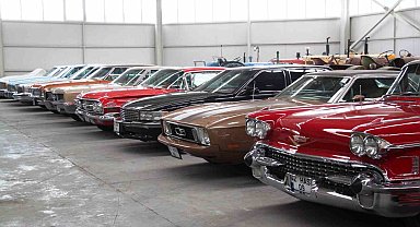 Klasik otomobil merakını koleksiyona dönüştürdü