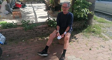 Kolunda açılmış damar yoluyla hastaneden kaçan turist jandarmayı alarma geçirdi