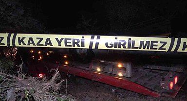 Kontrolden çıkan çekici şarampole devrilip hurdaya döndü: 2 ağır yaralı