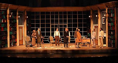 Konya Şehir Tiyatrosu Üstad Necip Fazıl'ı "Bir Adam Yaratmak" eserini sahneledi