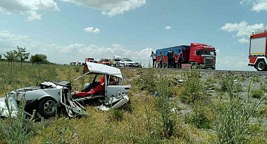 Konya'da otomobil tıra çarptı: 1 ölü