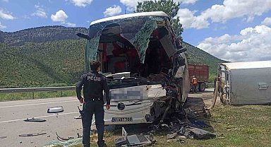 Konya'da yolcu otobüsü ile temizlik aracı çapıştı: 1 ölü ve yaralılar var