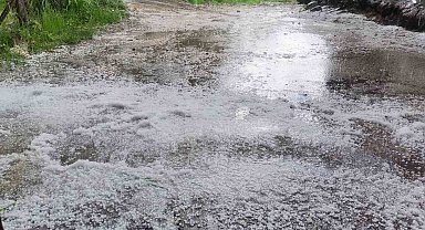 Koyulhisar'da sağanak ve dolu etkili oldu