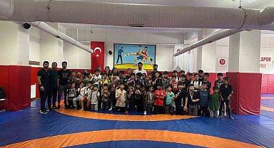 Küçükler minderi terletti