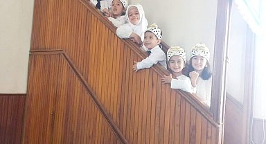 Kur'an-ı Kerim öğrenen minikler belgelerini aldı